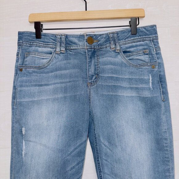 Democracy Women's Ab Technology Medium Wash Stretch Waist Straight Leg Jean 10 - Picture 2 of 5